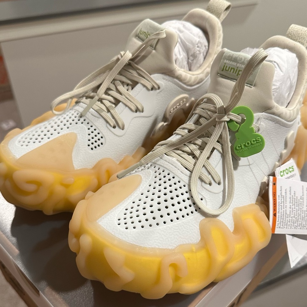 Salehe Benberry Crocs Juniper Tahini (Brand New)